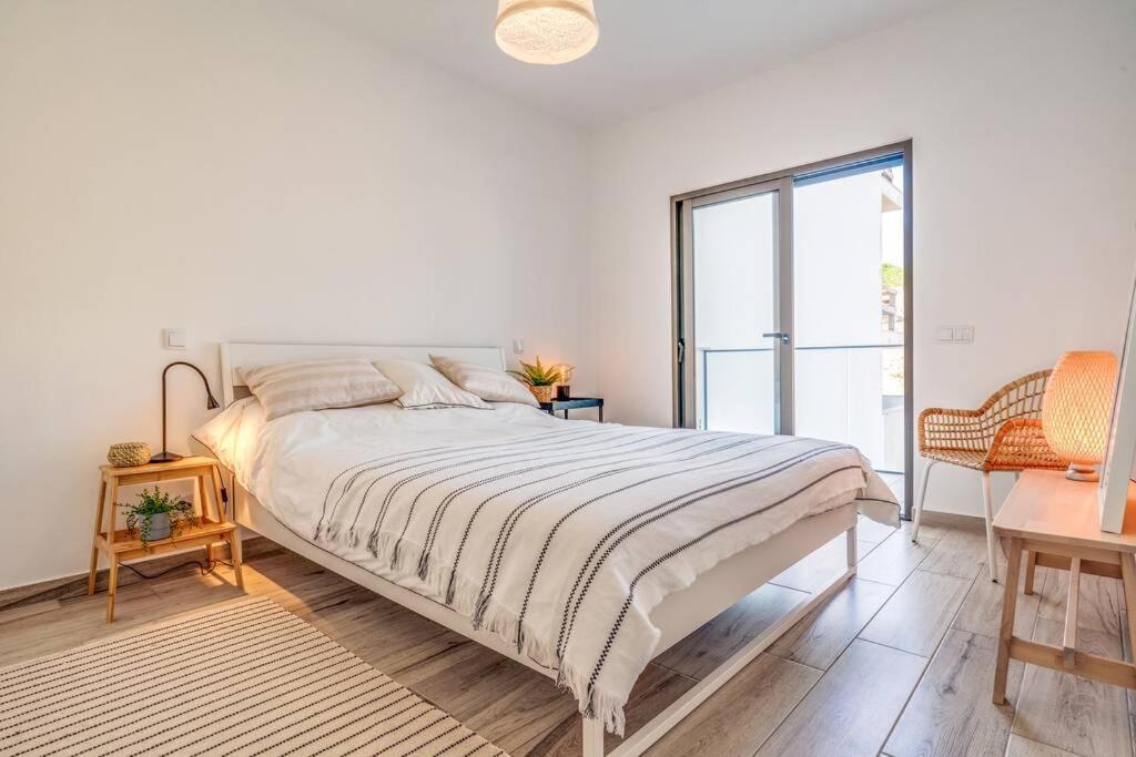 Happiness Apartment - 2Bedroom Apt In Алжезур Екстериор снимка